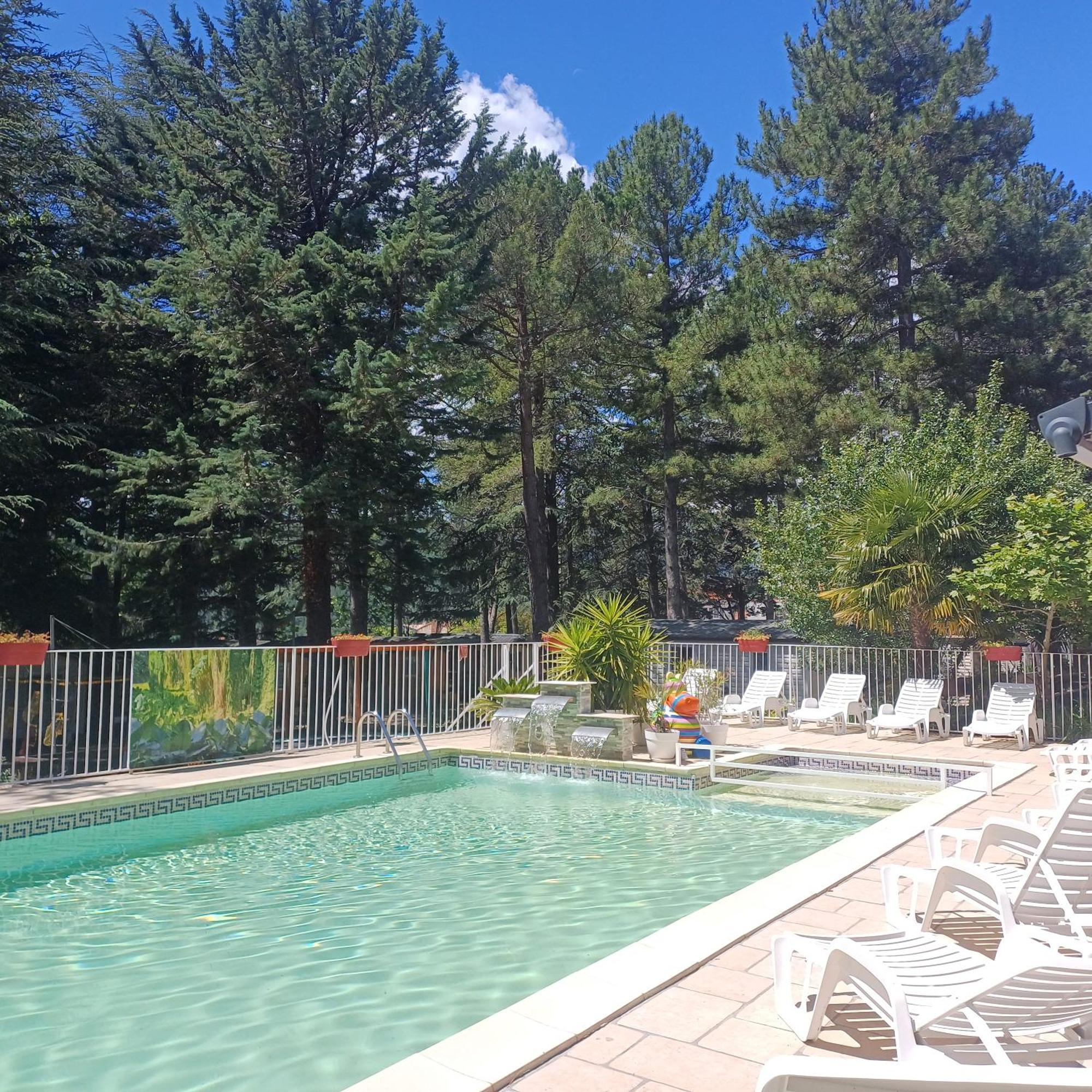 Camping La Source Sournia Exteriér fotografie